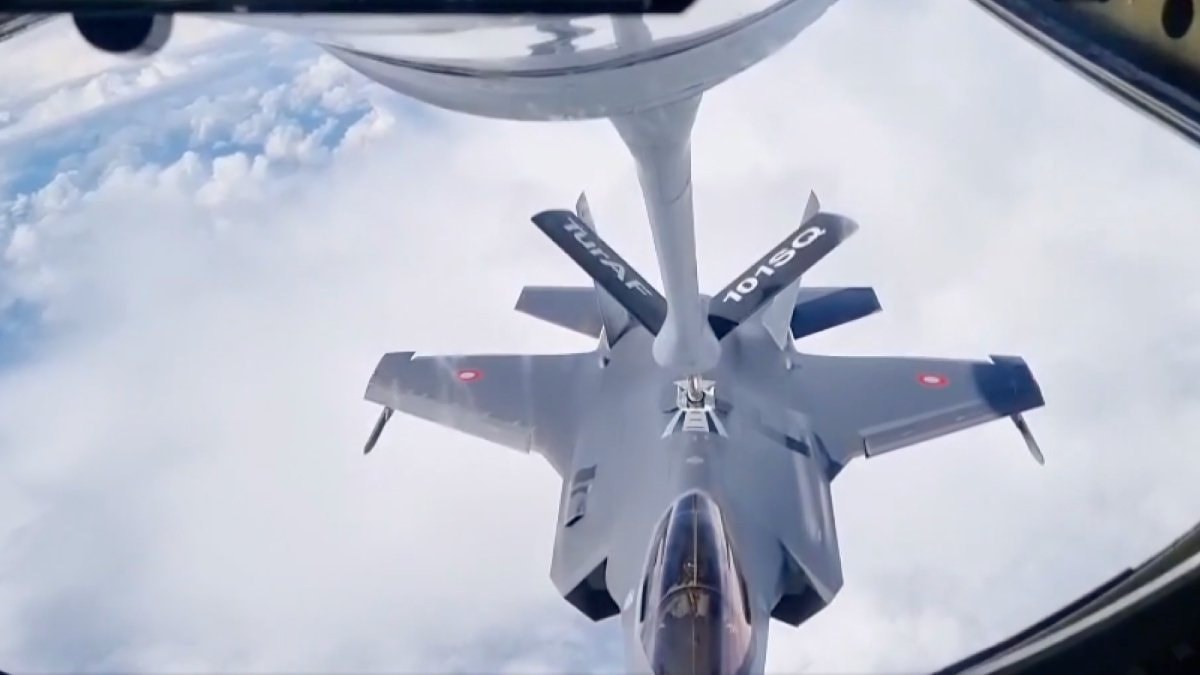 MSB paylaştı: TSK tankeri Danimarka'ya ait F-35'e yakıt ikmali yaptı