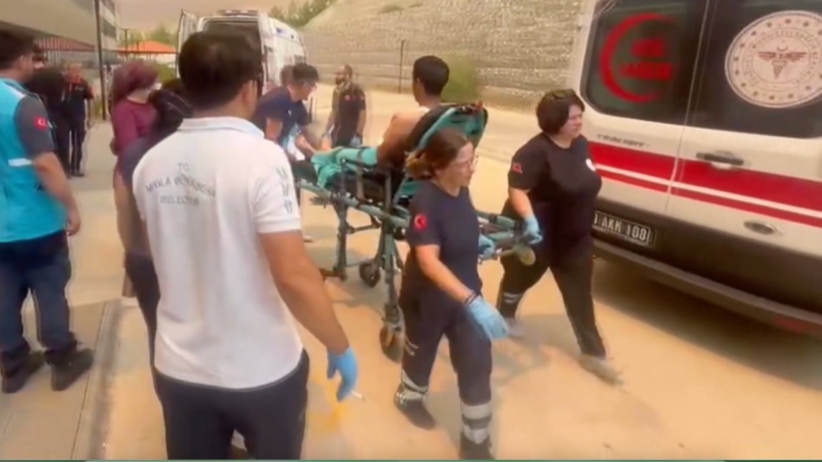 Seydikemer'deki orman yangınında hastane binaları tahliye edildi