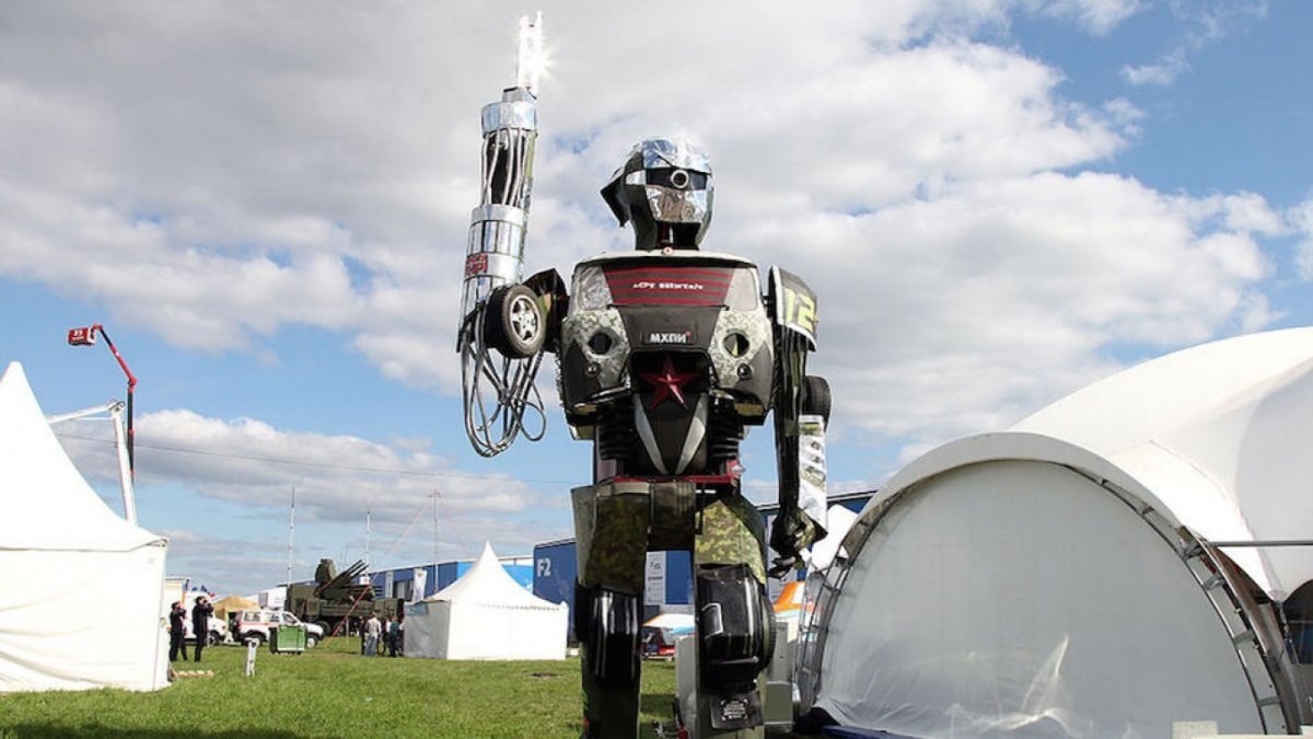 Ukrayna'da test edilen insansı robotlar savaşa giriyor: İşte yapay zeka destekli askerlerin özellikleri