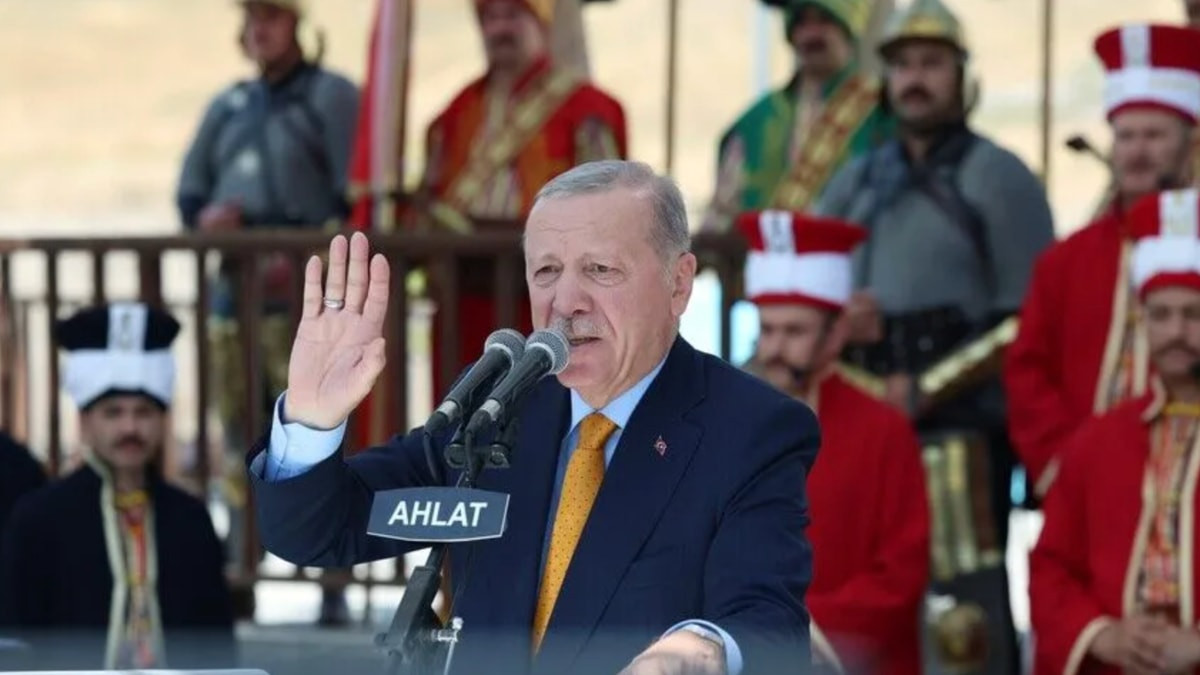 Cumhurbaşkanı Erdoğan, Ahlat'taki törende konuşuyor