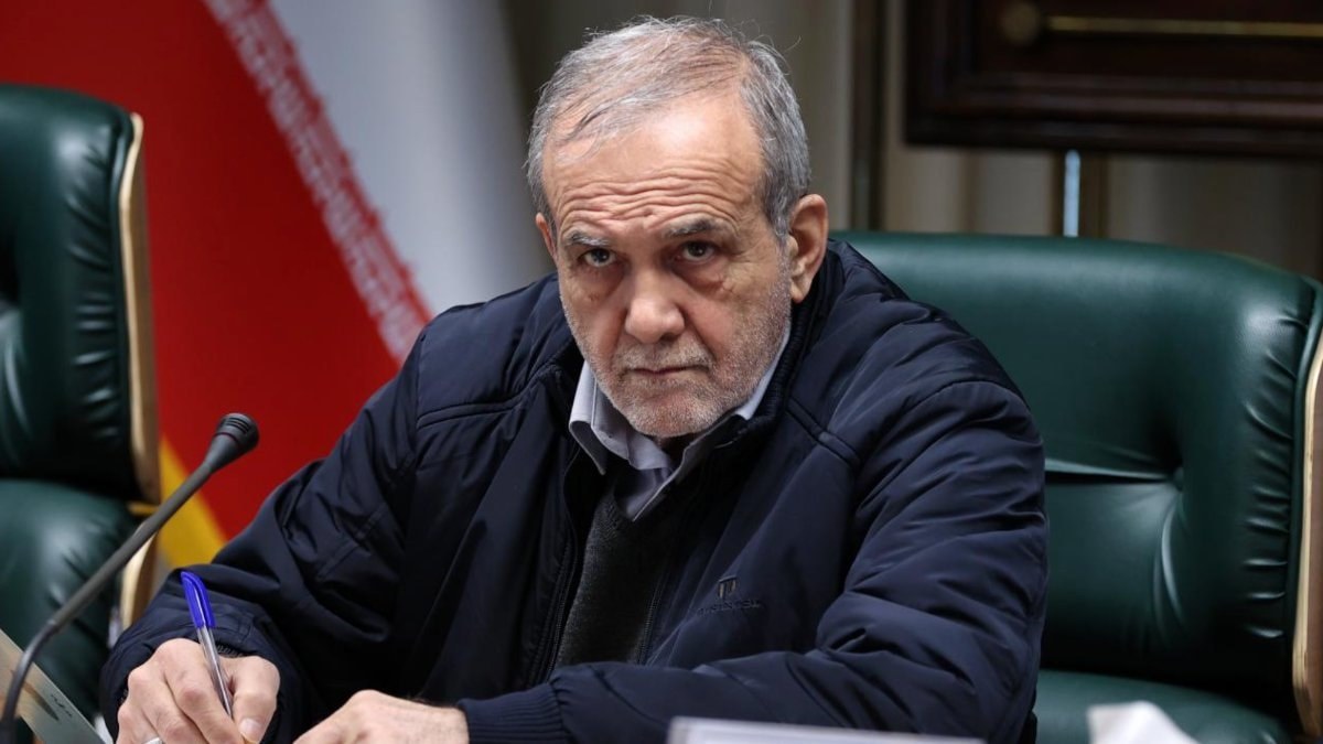 İran, Mesud Pezeşkiyan'ın istifa ettiği haberlerini yalanladı