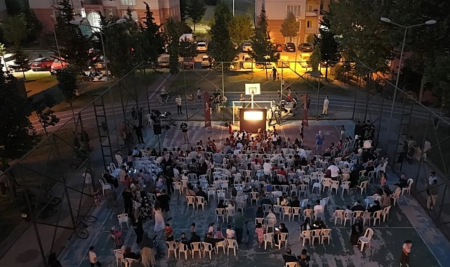 "Karagöz'ün Salıncağı" İlk Gösteriminde Çocuklar Ve Aileler Buluştu