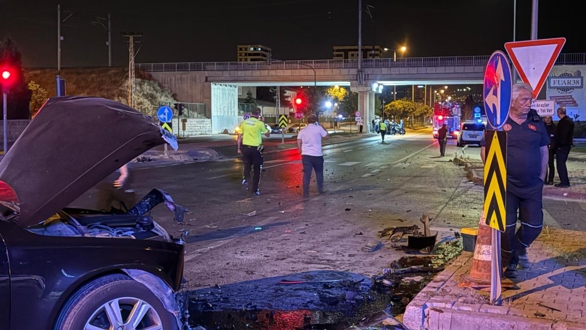 Kayseri’de kazaya karışan otomobil, çarpışmadan 200 metre sonra durabildi