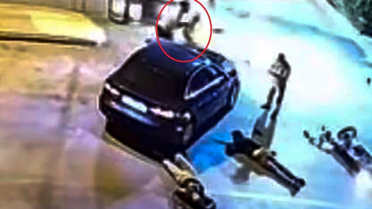 Mersin'de otomobiliyle motosiklete çarpıp yaralıları ezerek kaçtı