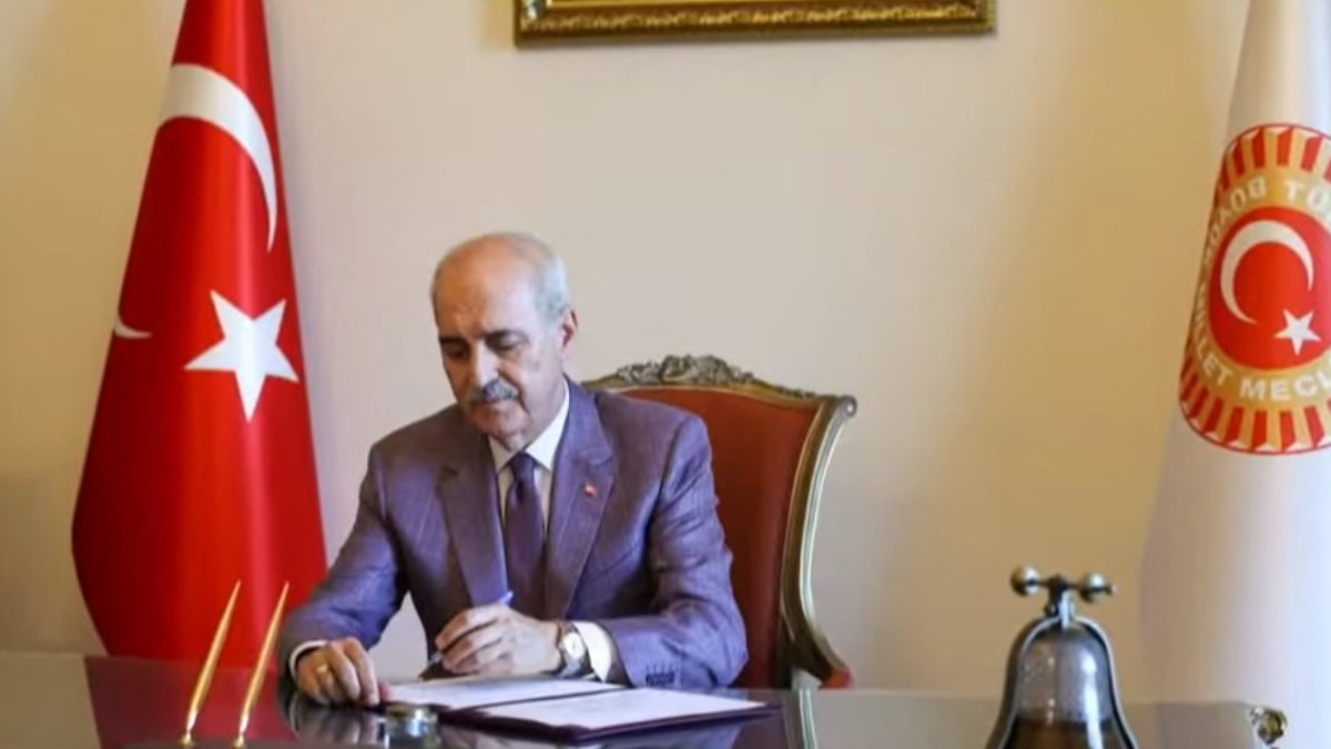 Numan Kurtulmuş 'çerçeve yasa' için imza attı