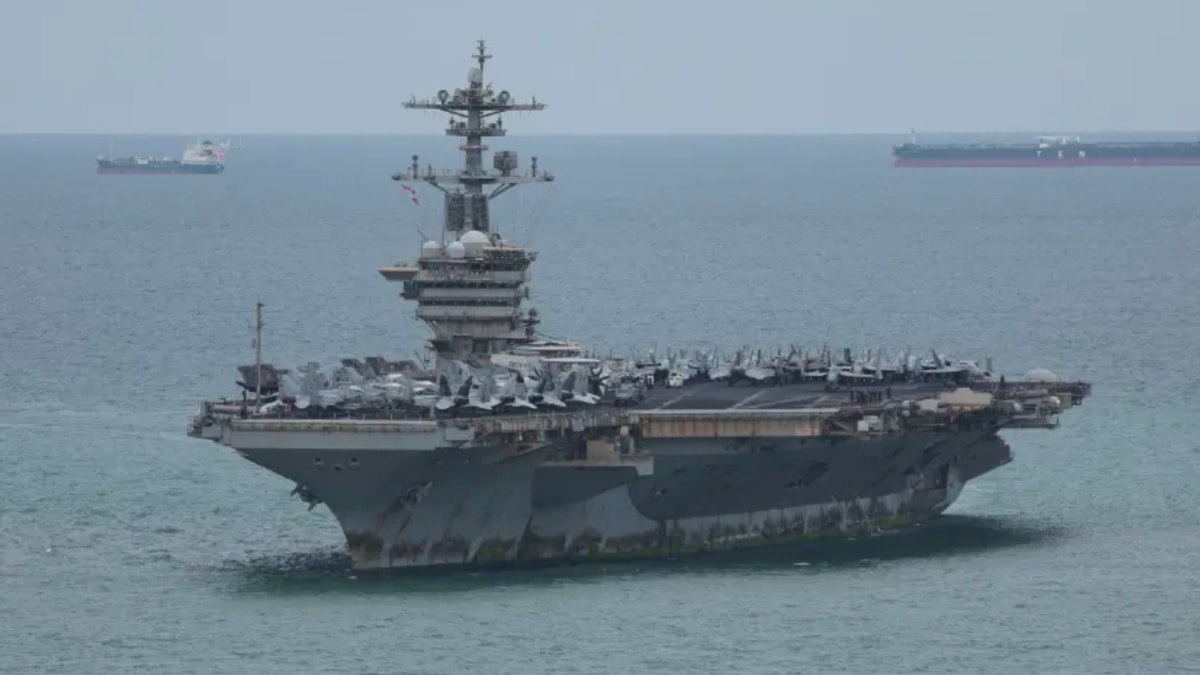 ABD'nin 'USS Abraham Lincoln' uçak gemisi Tayland'a demirledi