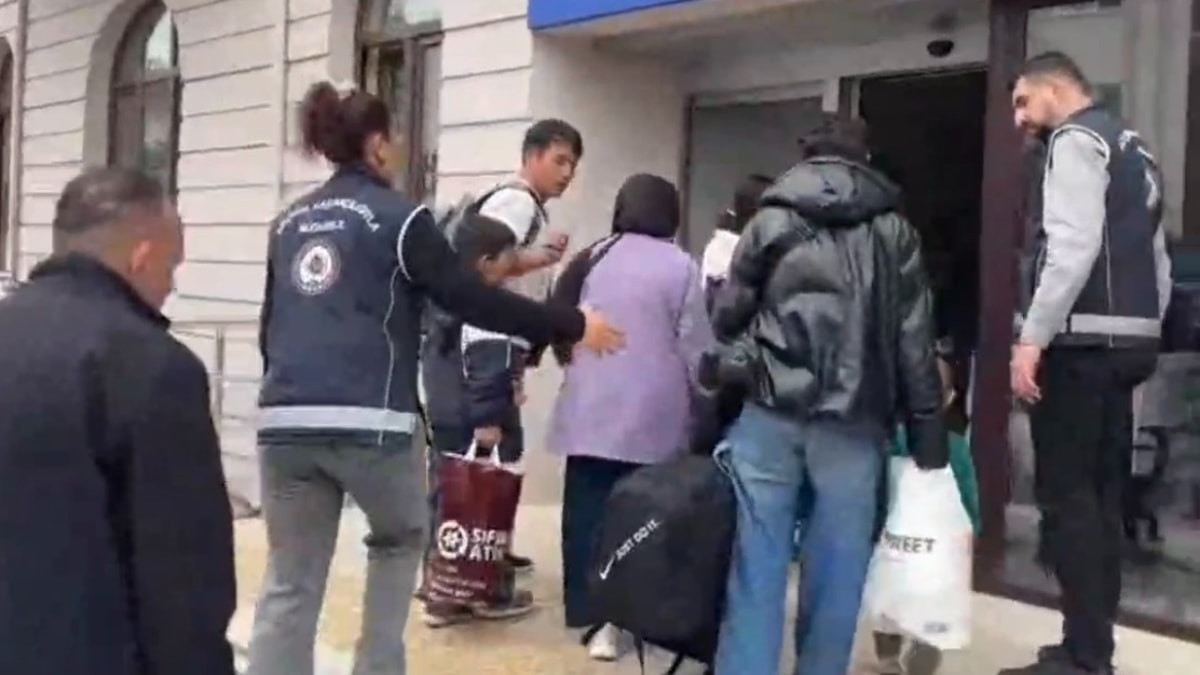 Balıkesir'de 29 düzensiz göçmen yakalandı: 1 gözaltı