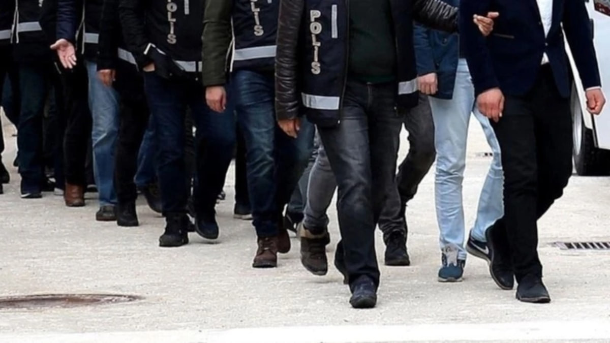 FETÖ'nün mahrem izdivaç yapılanmasına operasyon: 26 gözaltı