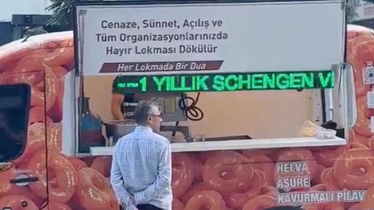 İstanbul'da Schengen vizesi çıkan genç lokma dağıttı