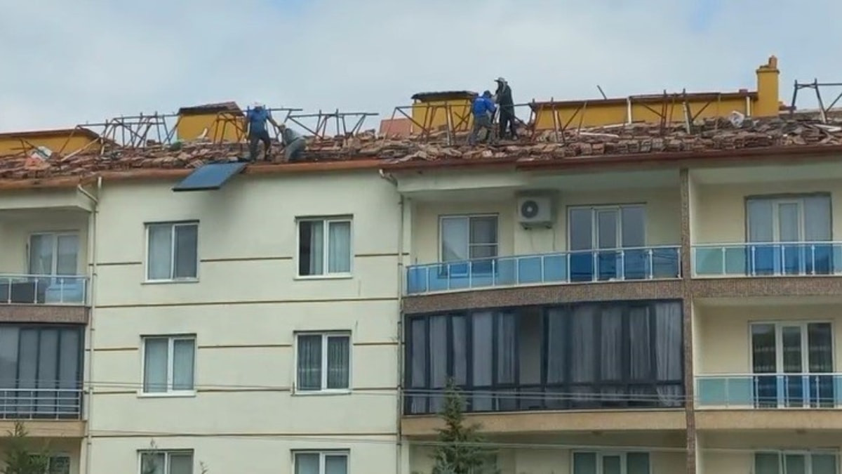 Konya'da işçiler metrelerce yüksekte önlemsiz çalıştı