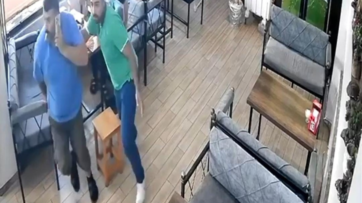 Şanlıurfa'daki depremden yeni görüntüler: Terliğini bırakıp çorapla kaçtı