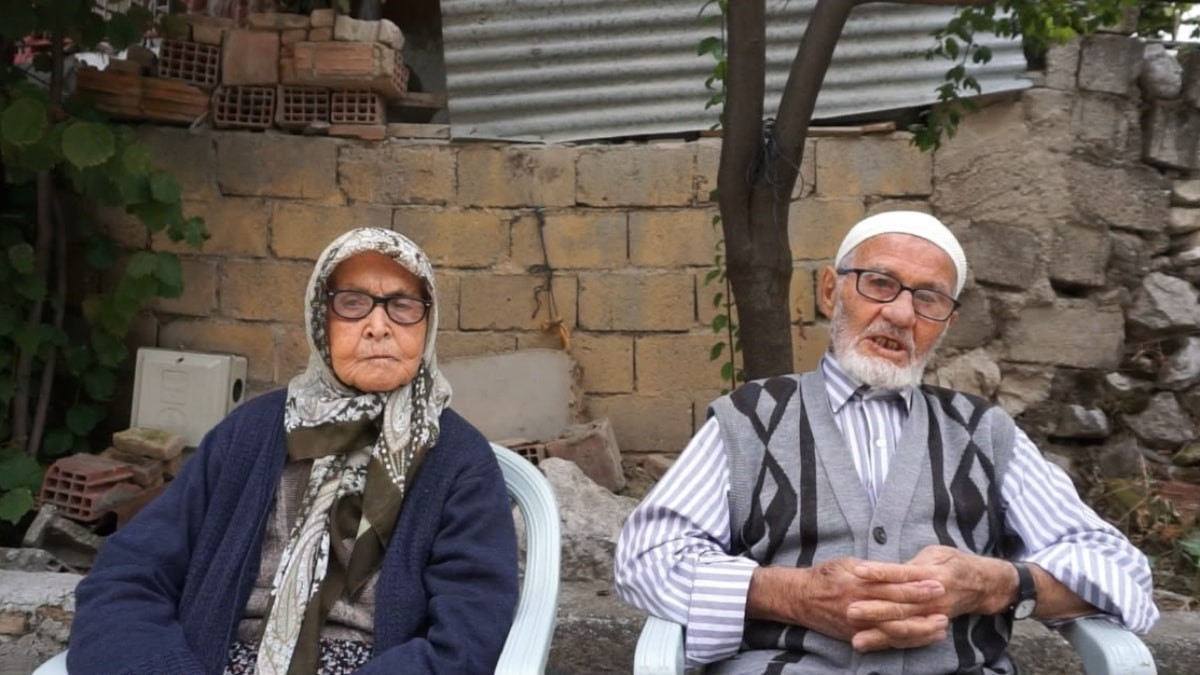 Burdur'da 95 yaşındaki çift, 72 yıllık evlilikleriyle gençlere örnek oluyor