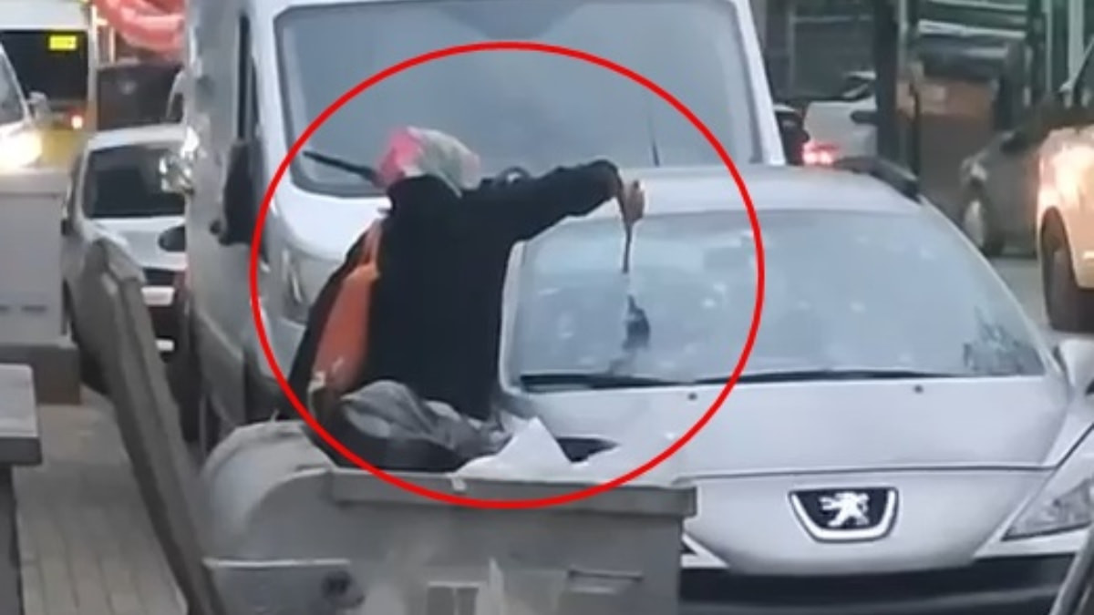 Bursa'da kocasıyla tartıştı: Öfkesini arabadan çıkardı