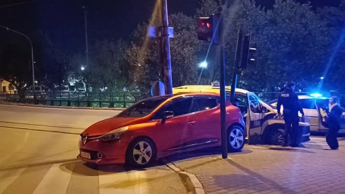 Bursa'da polisten kaçarken kaza yapan alkollü sürücüye 420 bin lira ceza kesildi