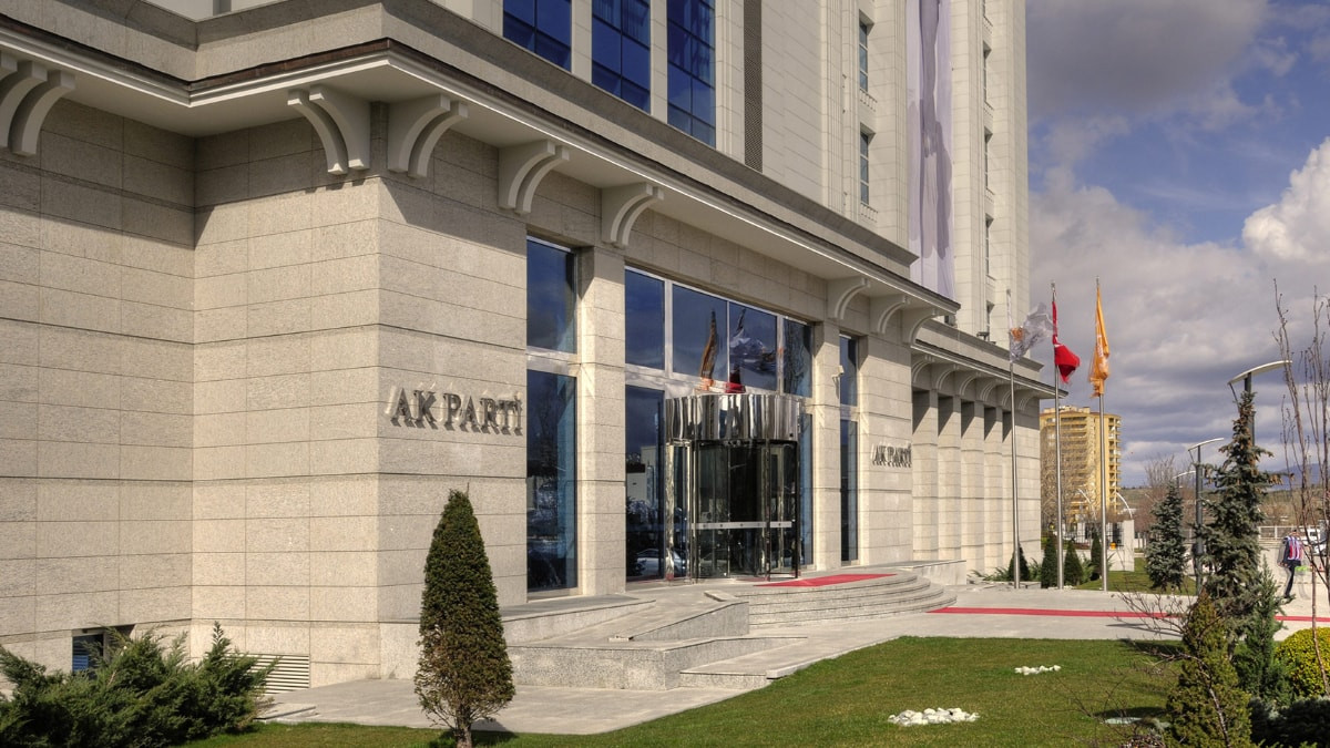 CHP'den ayrılan belediye başkanları AK Parti'ye geçmeye devam ediyor