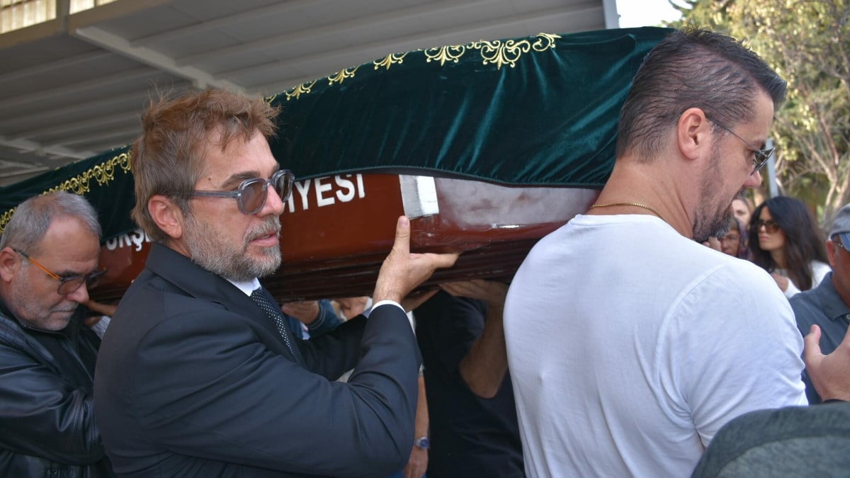 Engin Altan Düzyatan'ın acı günü: Babasını son yolculuğuna uğurladı