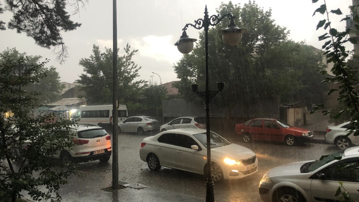 Erzincan'da dolu etkili oldu