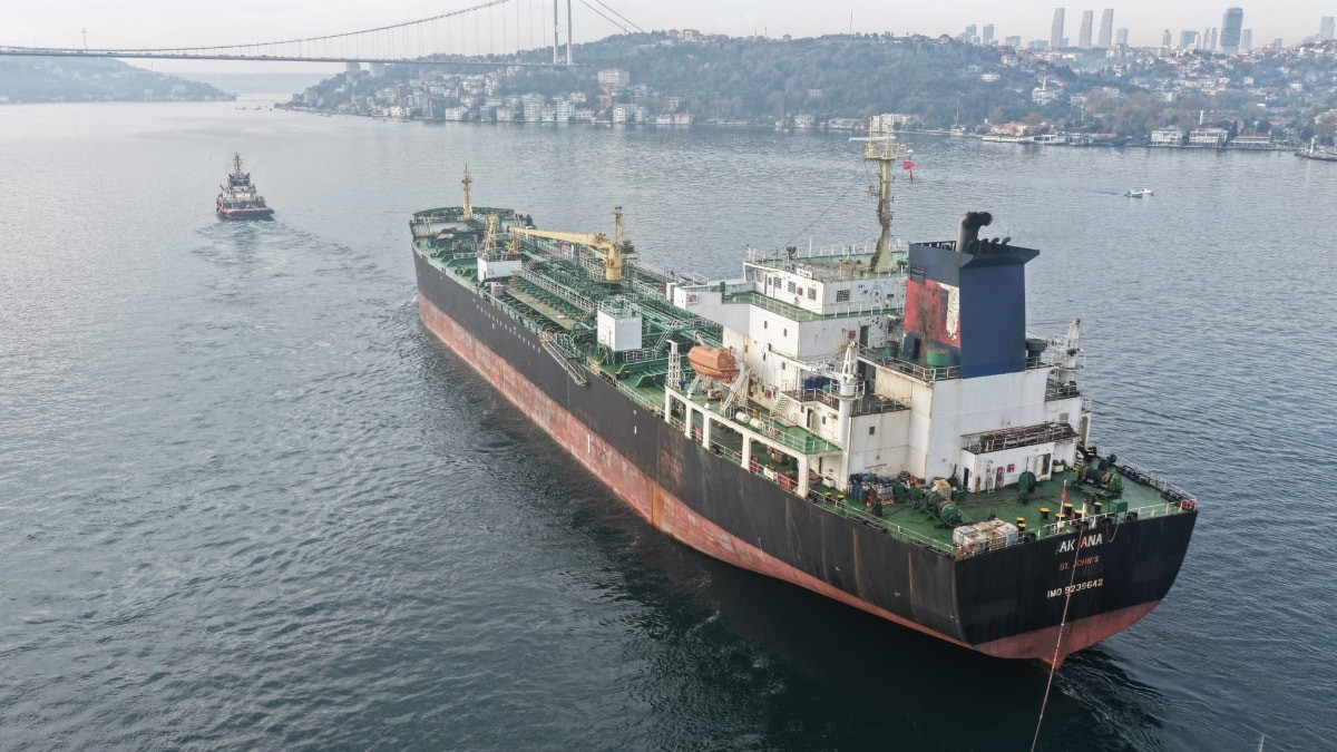 İstanbul Boğazı geçici olarak gemi trafiğine kapatıldı