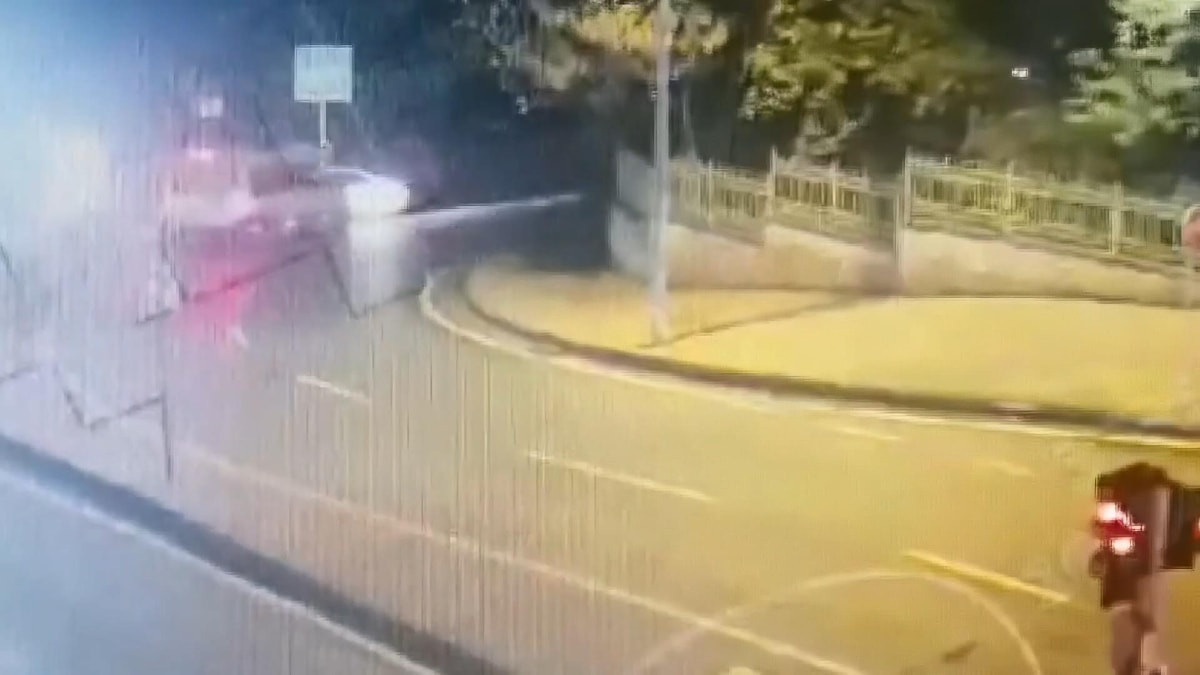 İstanbul'da kaza sonrası servis şoförünü alıkoyup 80 bin lirasını gasbettiler