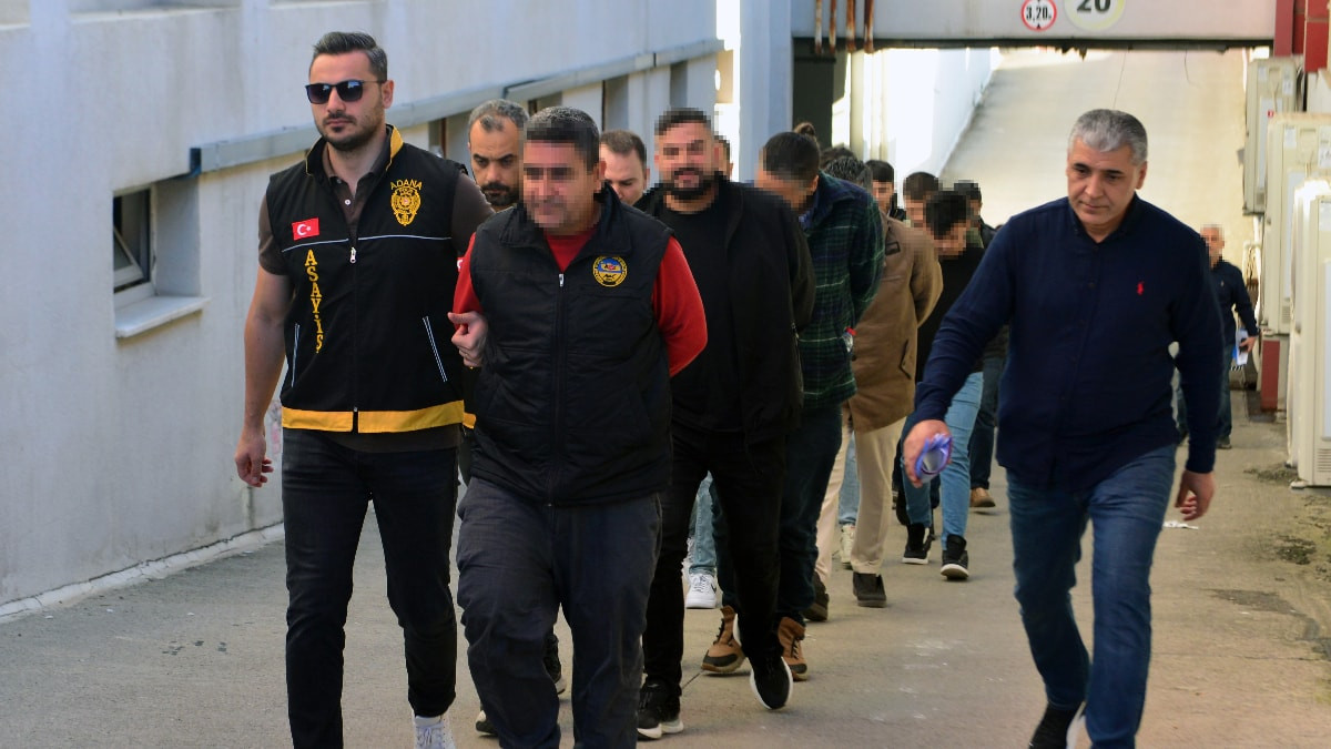 Kurgu kazalarla 25 milyon liralık vurgun yapan şebeke 'kiralık sürücü' kullandı