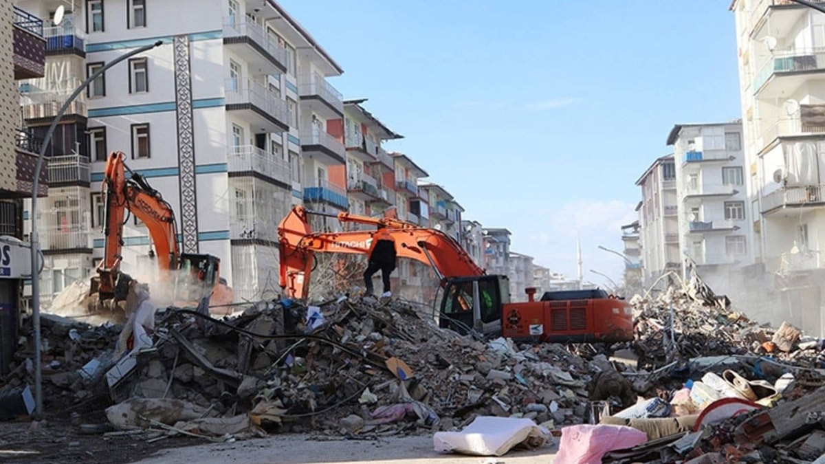 Malatya’da depremde yıkılan apartman davasında 4 sanığa hapis cezası