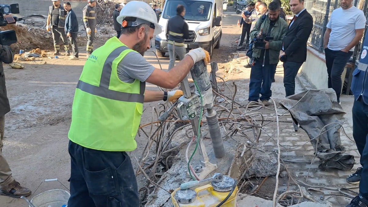 Maltepe'de çöken binadan incelenmek üzere örnekler alındı