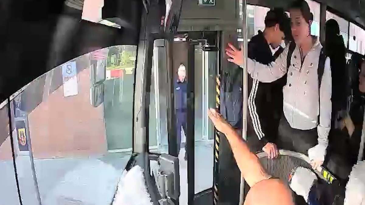 Niğde’de otobüs şoförü rahatsızlanan öğrenciyi hastaneye yetiştirdi
