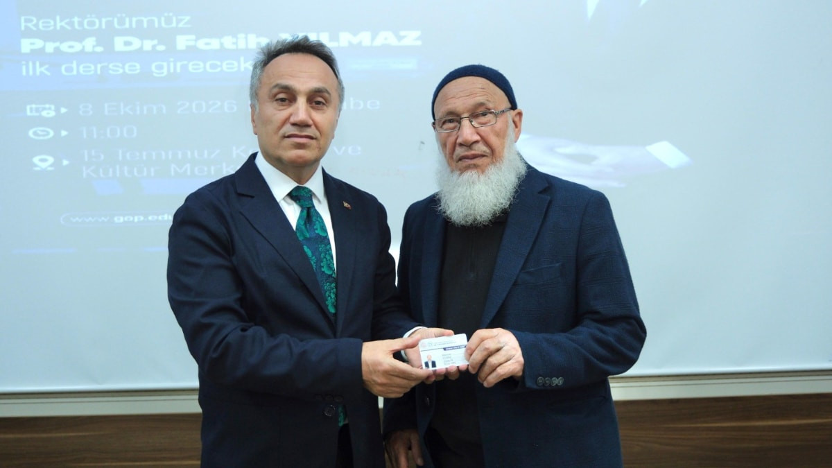 Öğrenciyken ders aldığı öğretmeni şimdi üniversitede öğrencisi oldu