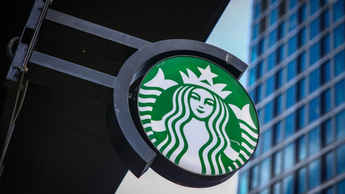 Starbucks'ta oturma kuralları değişti: 22 Ekim'den itibaren...